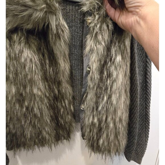 Kate Landry Faux Fur Collar Cropped Cape Knit Sleeves Gray Size M Acrylic & Wool - Picture 7 of 13